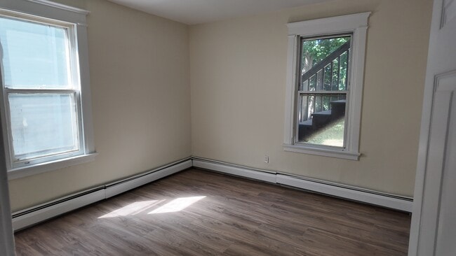 Building Photo - 673 Elm St