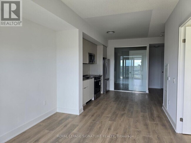 Photo du bâtiment - 204-204 Burnhamthorpe Rd E
