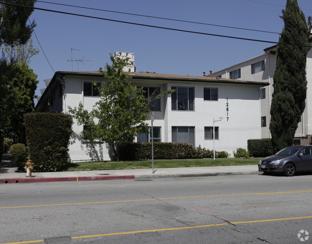 12817 Moorpark St, Studio City, CA 91604 Apartments in Studio City