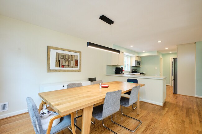 Foto del edificio - 1318 Perry St NE