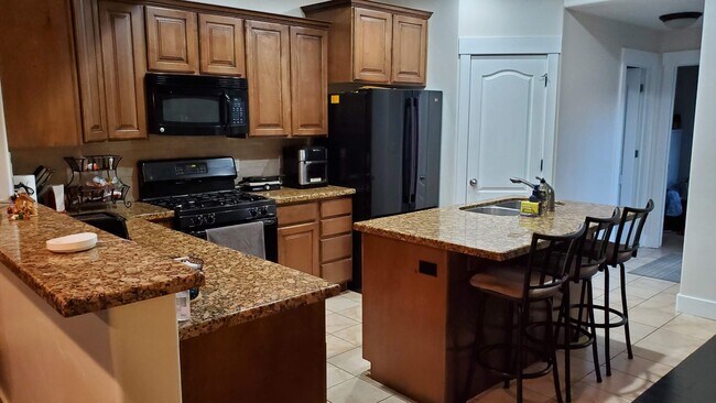 Foto del edificio - 4274 Lake Bridge Dr