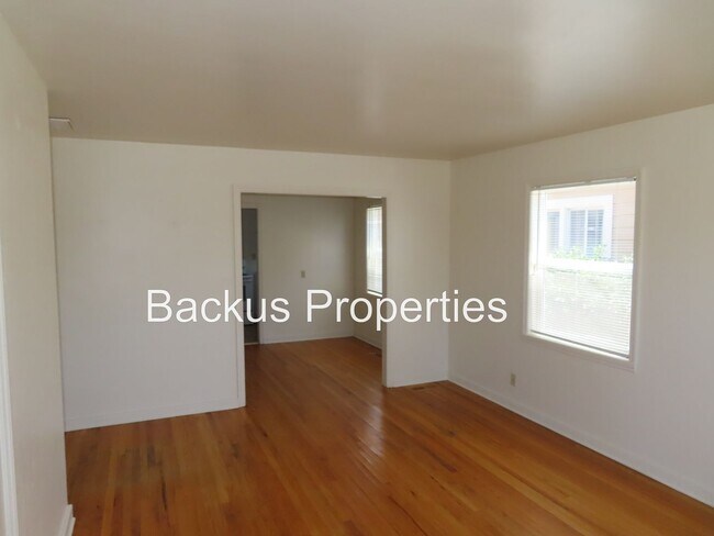 Building Photo - Wilson St 618-620