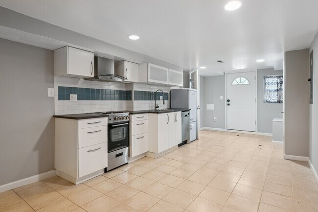 Building Photo - 608 Opus Ave
