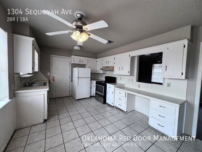 Building Photo - 2 Bedroom Home!