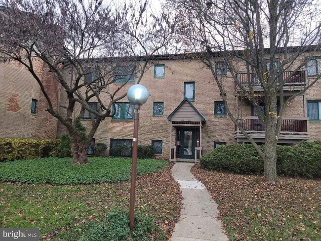 Building Photo - 6204 Highland Ct