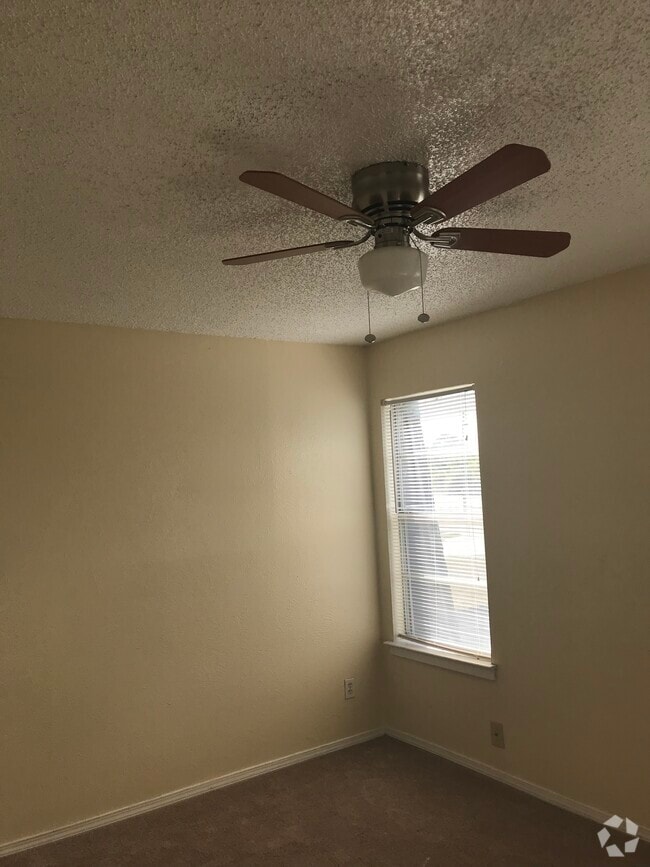 Building Photo - 2742 St George Pl