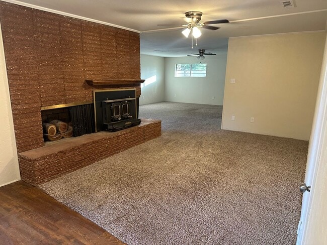 Building Photo - 3/2/2 Fenced Yard LISD Pet Friendly