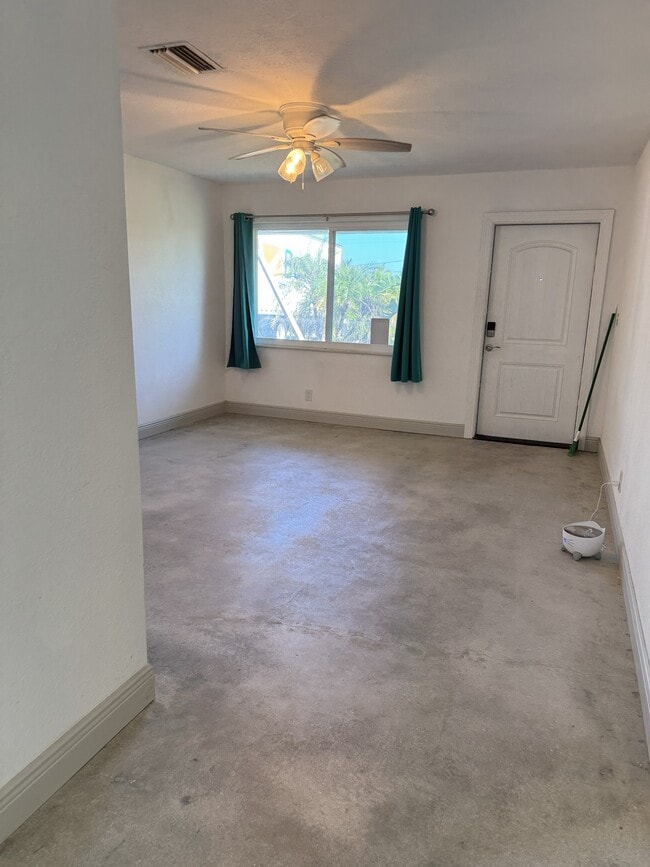 Habitación delantera - 11297 Summerwinds Ct