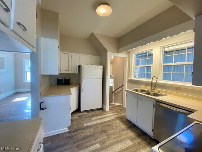 Foto del edificio - 623 Doris Ave