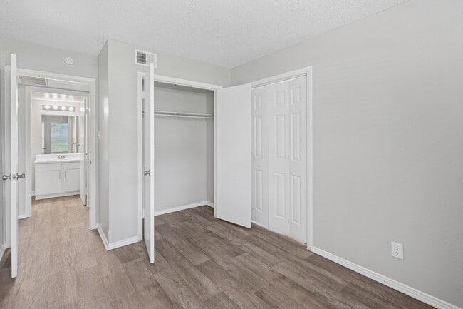 Building Photo - Estelle Creek North