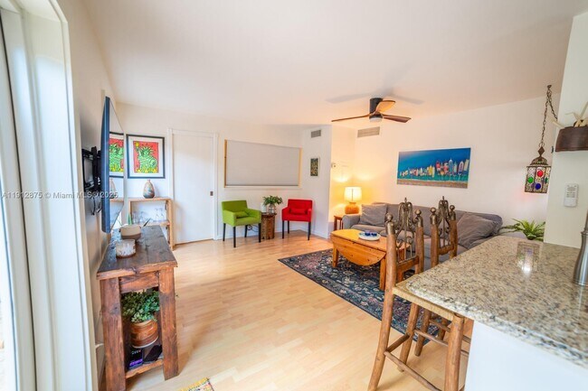 Building Photo - 1605 S US Hwy 1