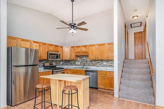 Building Photo - 211 Lorien Ct