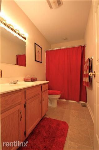 Building Photo - 3 br, 2 bath Townhome - 215 Mary Rose Ln
