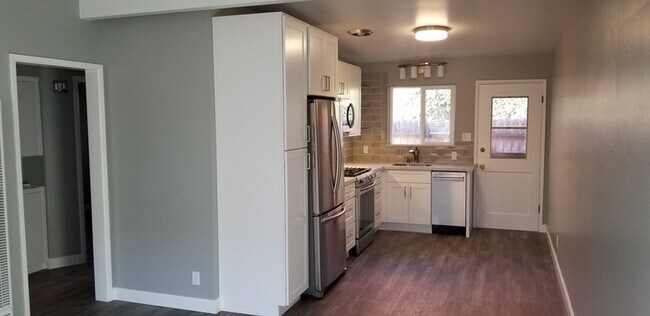 Building Photo - Nice 2 Bed/1 Bath SLO Apartment