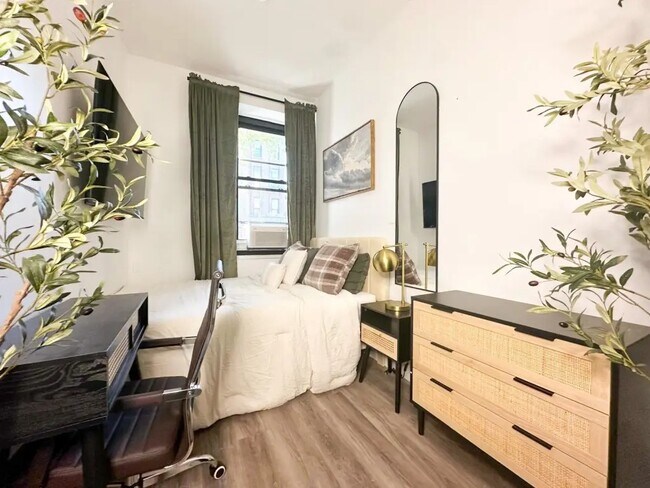 Foto del edificio - Furnished room/NOT APARTMENT