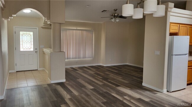 Foto del edificio - 2105 E Crystal Dr