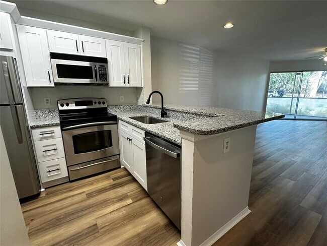 Foto del edificio - 4115 Chatham Oak Ct