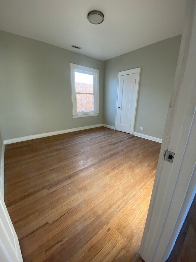 Building Photo - 8046 S Manistee Ave