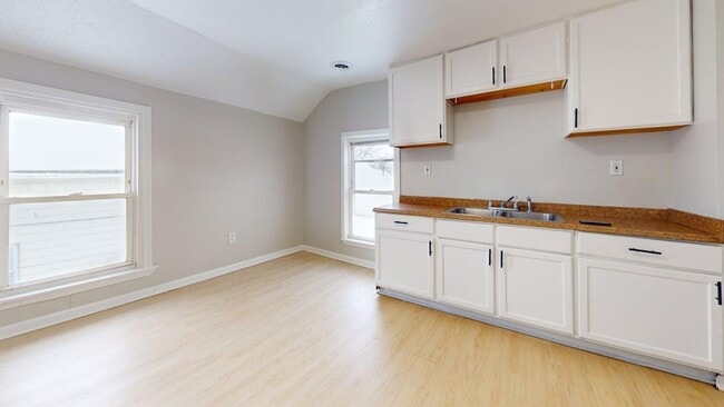 Building Photo - 3130 W 30th St