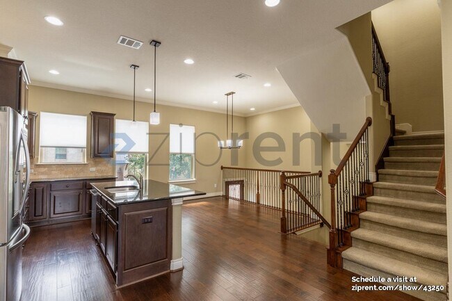 Foto del edificio - 1025 Highknoll Ln