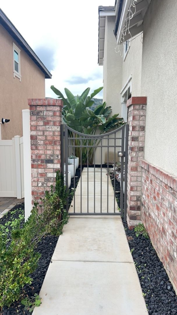 Foto del edificio - Beautiful 4 bedroom, 3 bath home nestled in the foothills of Fallbrook