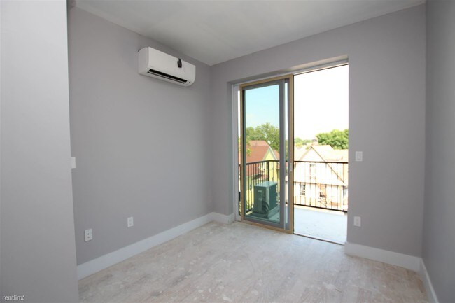 Foto del edificio - 4 br, 2 bath Apartment - 1605 New York Ave