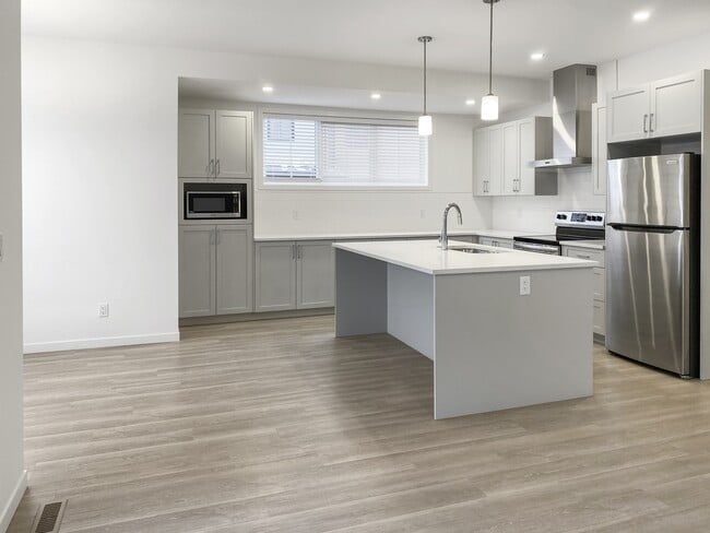 Building Photo - 679 SouthPoint Heath SW