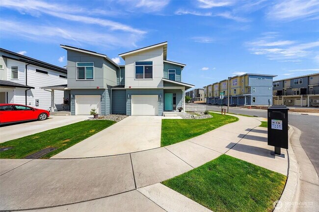 Foto del edificio - Modern 3-bedroom with Fully Fenced Yard in...