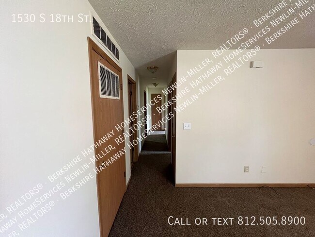 Building Photo - 3 Bedroom Duplex