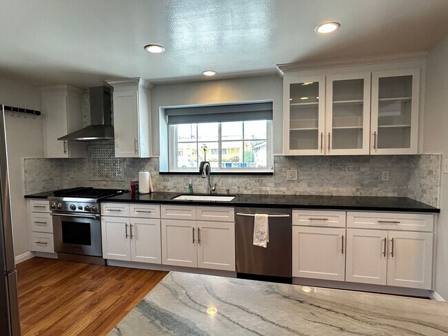Building Photo - Beautifully Remodeled 3-Bedroom Home for Lease in a Highly Desirable Neighborhood