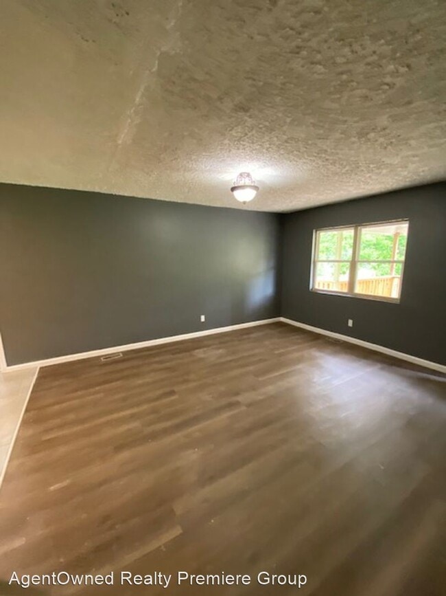 Building Photo - 3 br, 2 bath House - 1612 Givhans Rd.