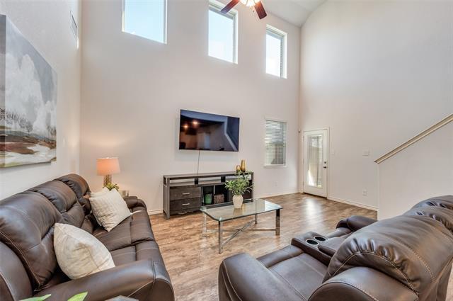 Building Photo - 2281 Miramar Dr