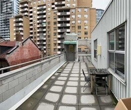 Building Photo - 126 Dundas St E