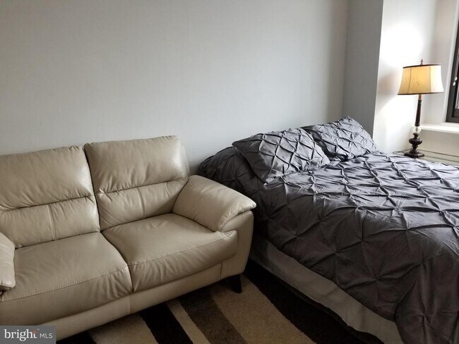 Foto del edificio - 1021 Arlington Blvd