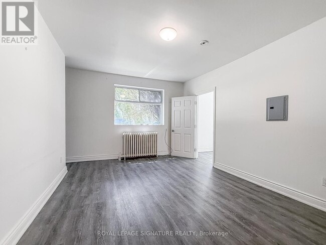 Building Photo - 394 Dovercourt Rd