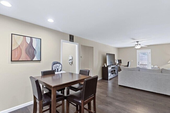 Building Photo - 1672 Southern Heights Cir SE