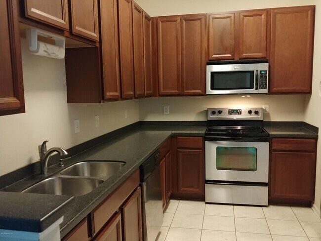 Building Photo - 7063 Deer Lodge Cir