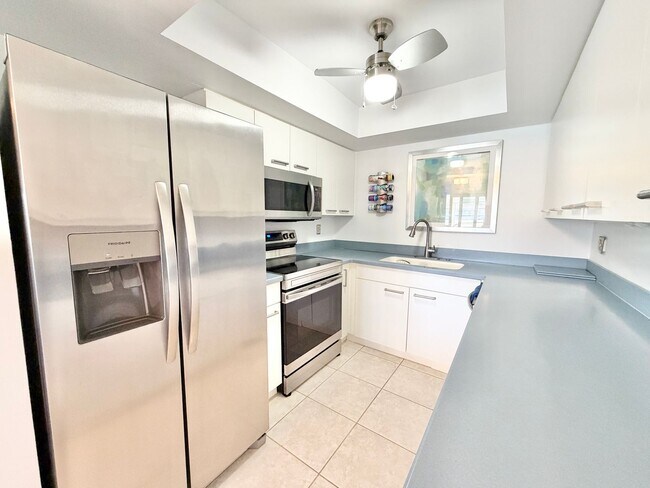 Foto del edificio - ** GLADES COUNTRY CLUB ** 2 BED / 2 BATH - VILLA - BUNDLED GOLF MEMBERSHIP - ANNUAL RENTAL