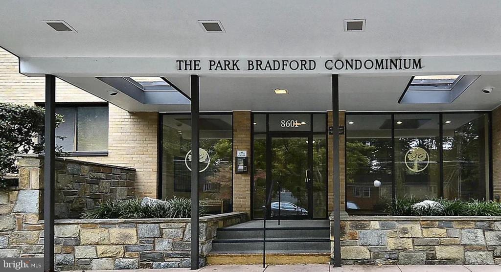 Building Photo - 8601 Manchester Rd