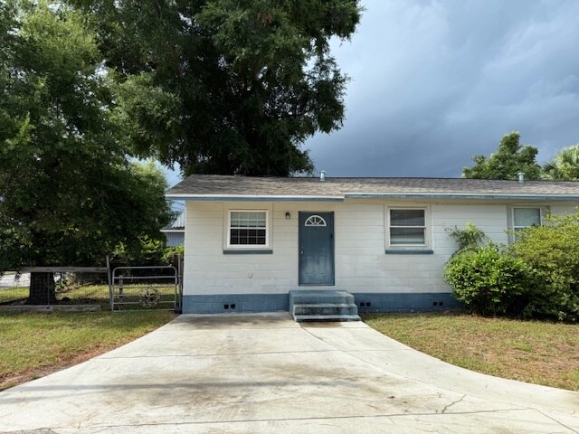 Puerta exterior y de entrada - 314 S K St