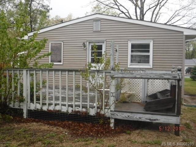 Building Photo - 305 Lawrence Dr