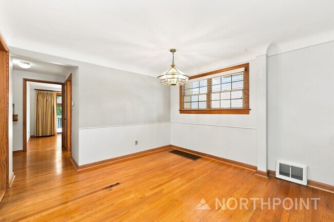 Foto del edificio - 3881 Matson Ave
