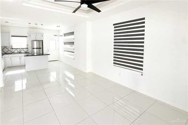 Foto del edificio - 16 Angelina Dr