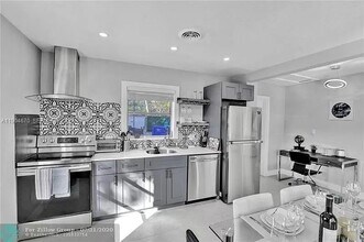 Building Photo - 608 N 24th Ave