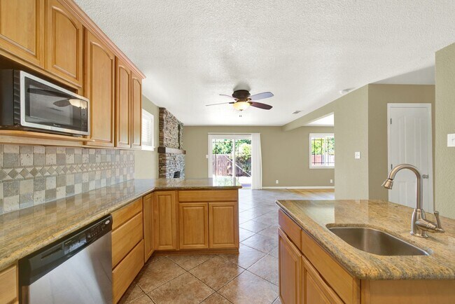 Foto del edificio - Great updated unit close to everything