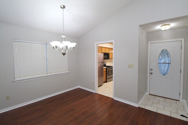 Foto del edificio - Northeast Pensacola 2BR Home with Fireplace & Covered Patio