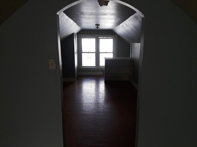 Upstairs Room (looking east) - 217 Cumberland Ave