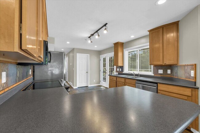 Foto del edificio - 685 E Union Pines Ct