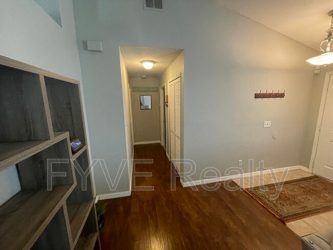 Building Photo - 343 Red Rose Cir