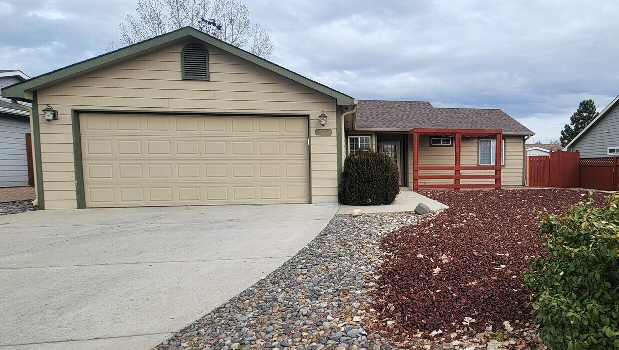 Primary Photo - 658 30 Rd